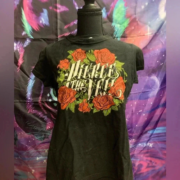 Tops - 🖤Piece the veil shirt